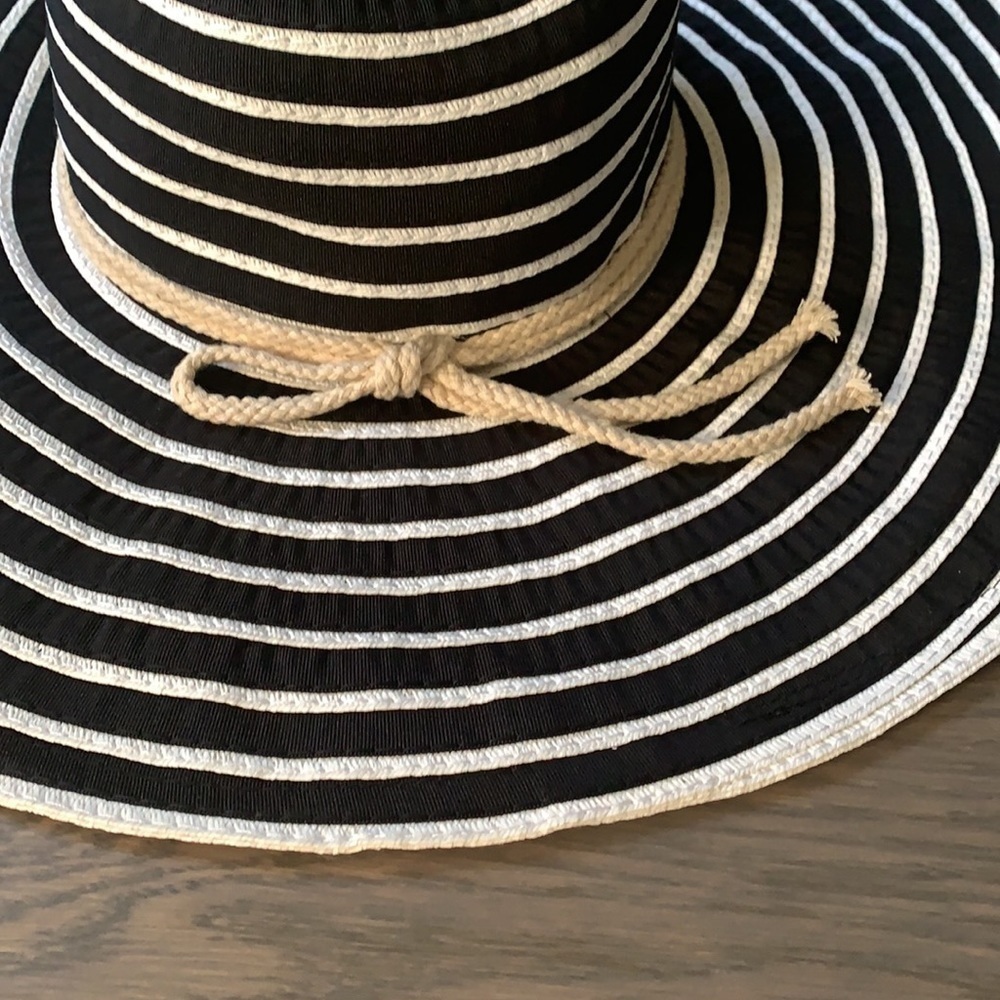 NEW La Vie En Rose Wide Brim Floppy Straw Hat - Picture 2 of 4